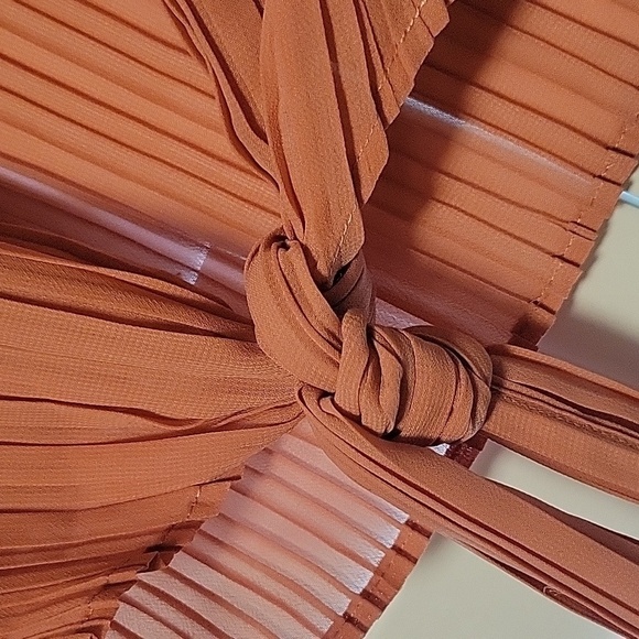 Urban Outfitters Rachel Plisse Tie Front Crop Top Coral Large NWT - Picture 8 of 10